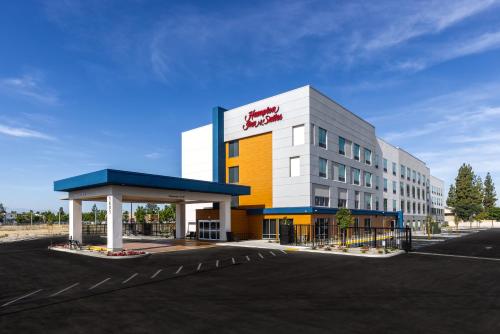 hampton inn and suites bakersfield central