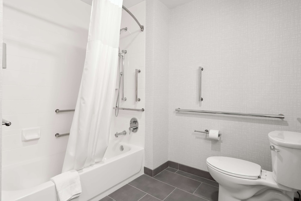 hampton inn and suites chicago medical district uic