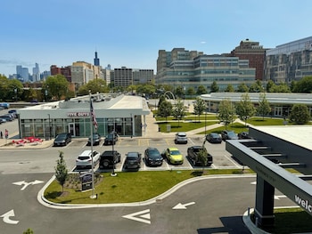 hampton inn and suites chicago medical district uic