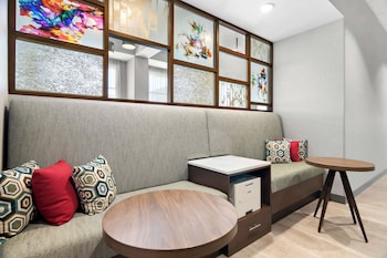 hampton inn and suites chicago medical district uic