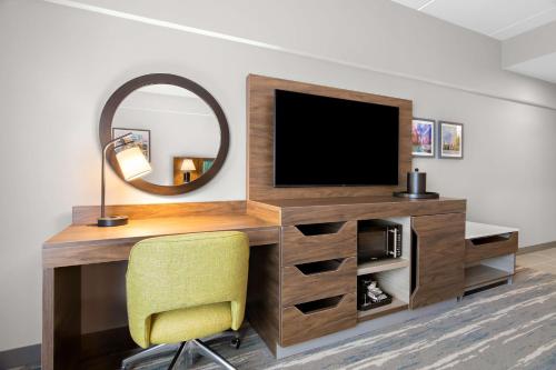 hampton inn and suites chicago medical district uic