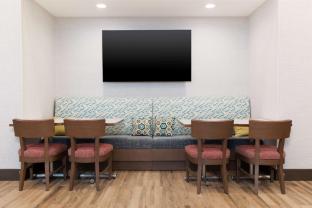 hampton inn and suites porter ranch los angeles