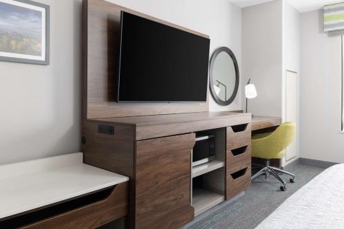 hampton inn and suites porter ranch los angeles