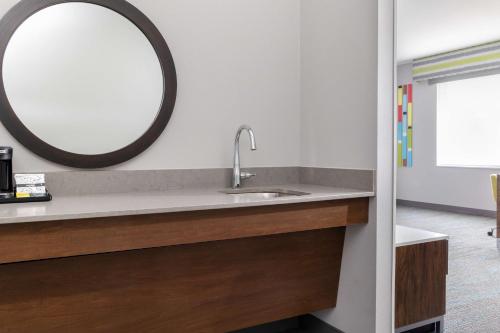 hampton inn and suites porter ranch los angeles
