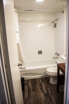 Hotel Penticton: Ascend Collection,Penticton>>Kelowna,3 star