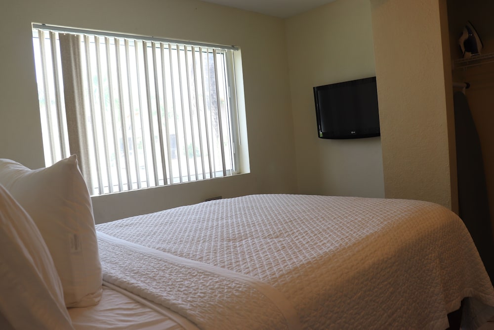curtis inn and suites