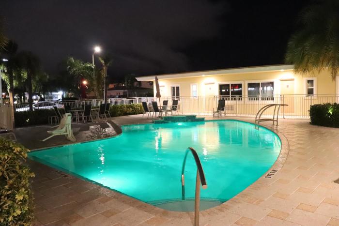 curtis inn and suites