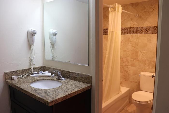 curtis inn and suites