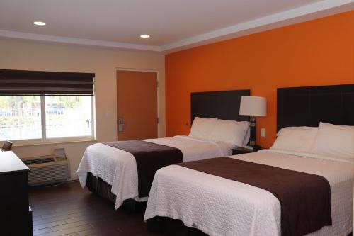 curtis inn and suites