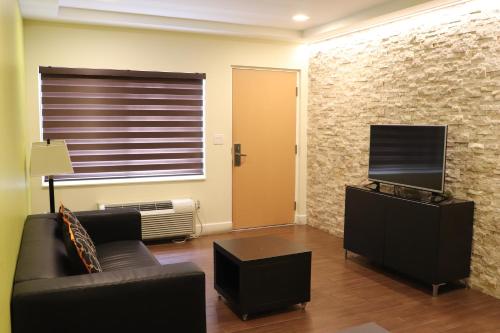 curtis inn and suites