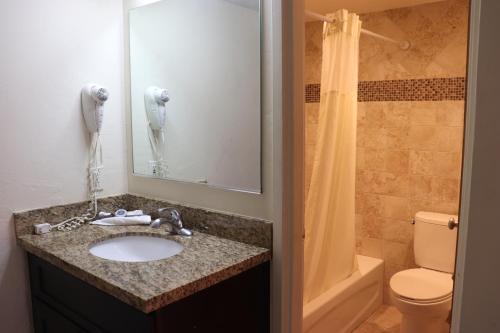 curtis inn and suites