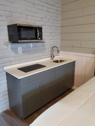 hollywood gardens inn and suites