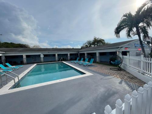 hollywood gardens inn and suites