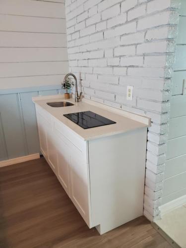 hollywood gardens inn and suites