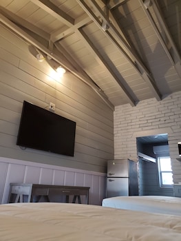 hollywood gardens inn and suites