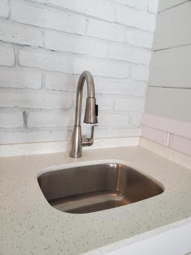 hollywood gardens inn and suites