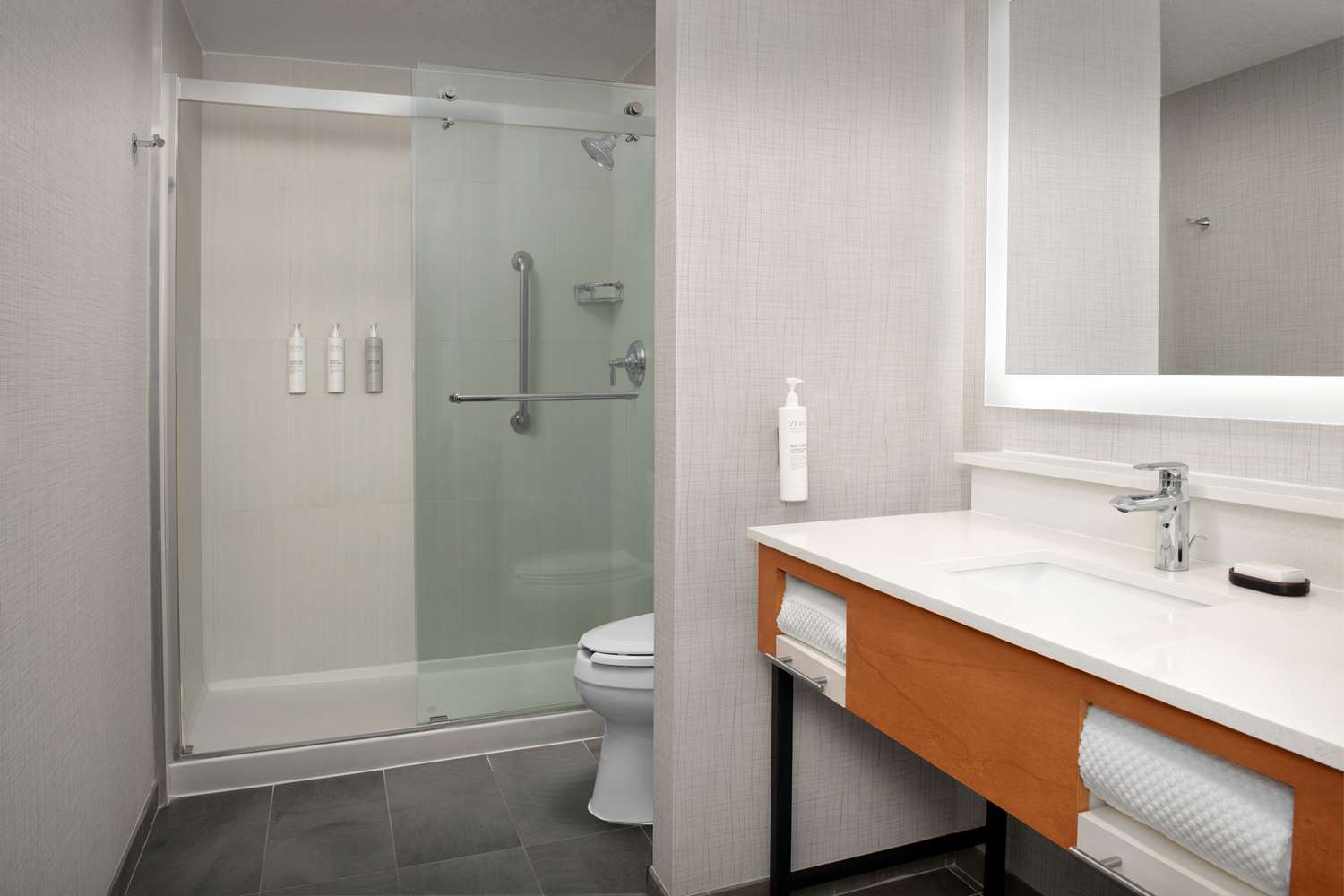 embassy suites la quinta hotel and spa