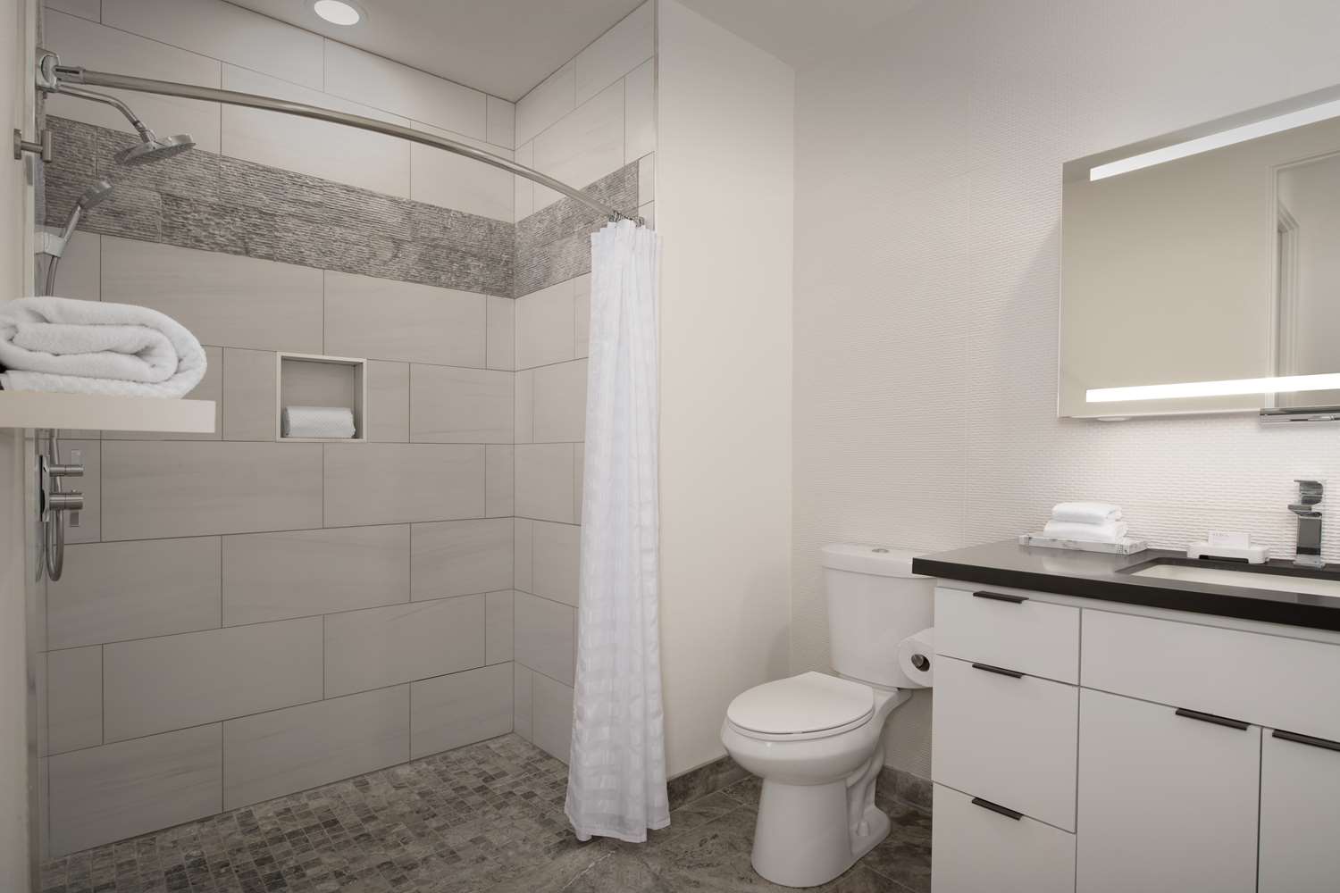 embassy suites la quinta hotel and spa