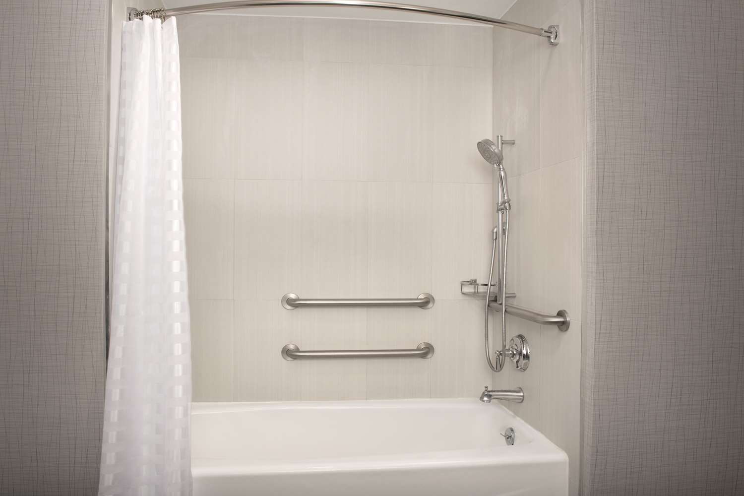 embassy suites la quinta hotel and spa
