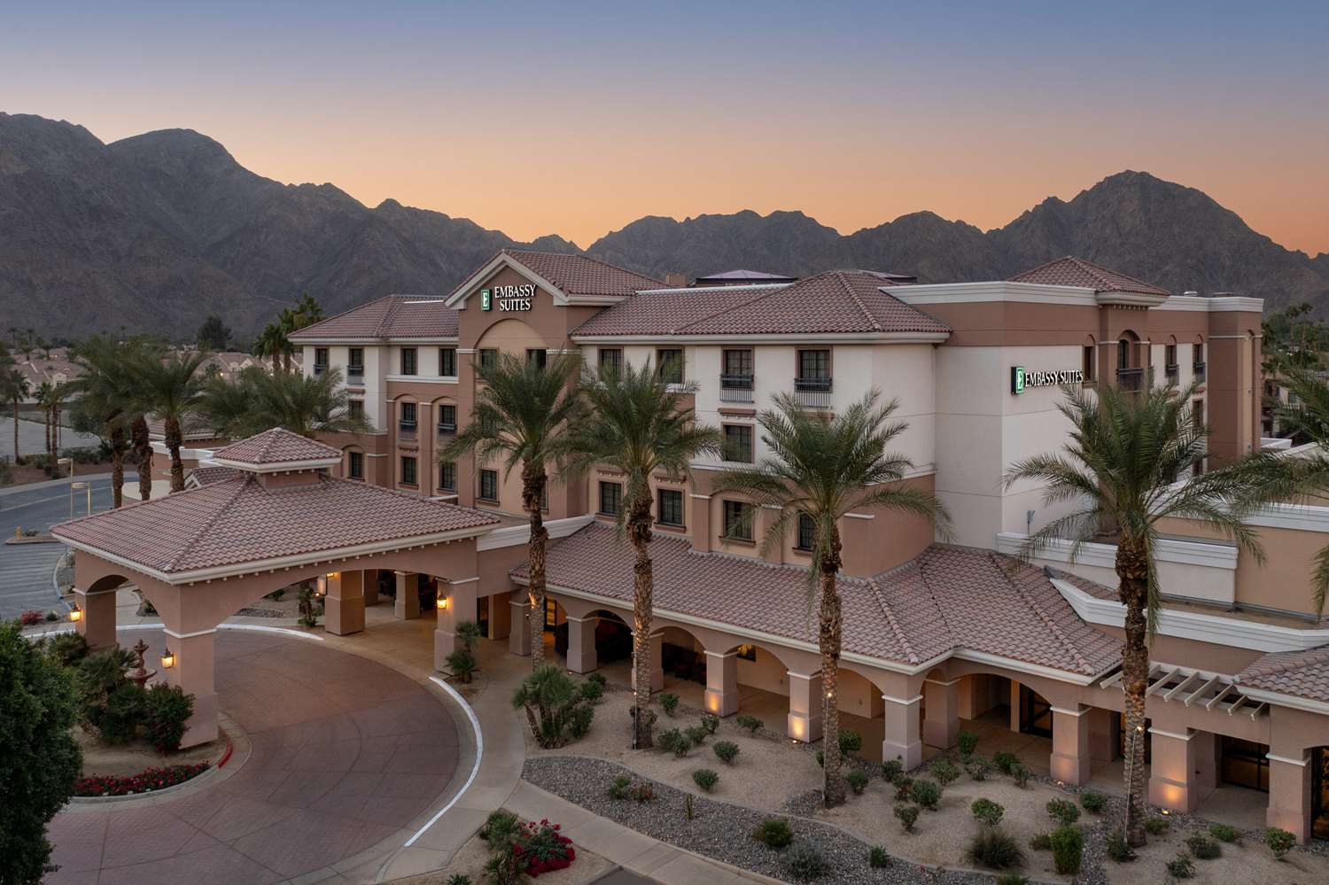 embassy suites la quinta hotel and spa