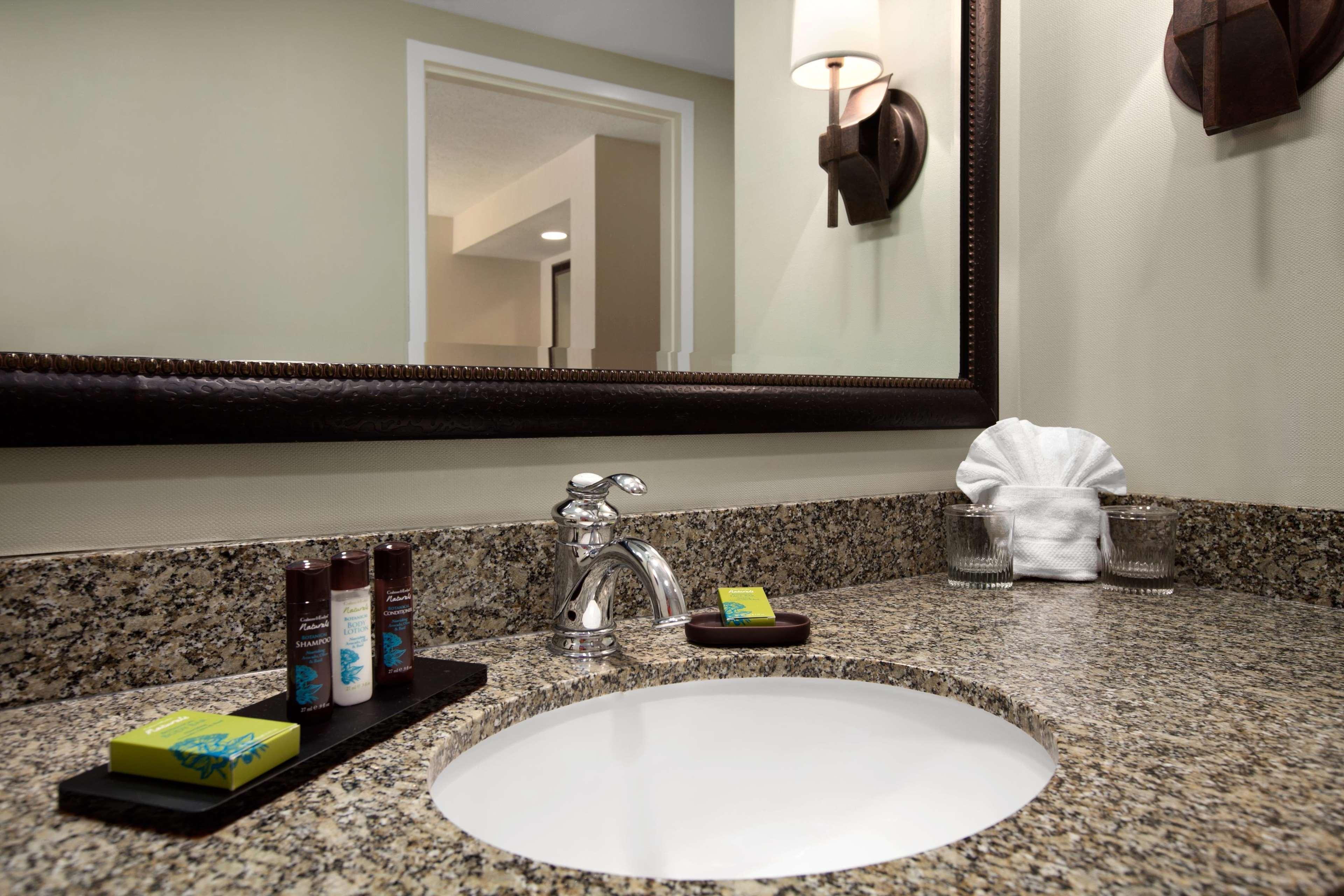 embassy suites la quinta hotel and spa