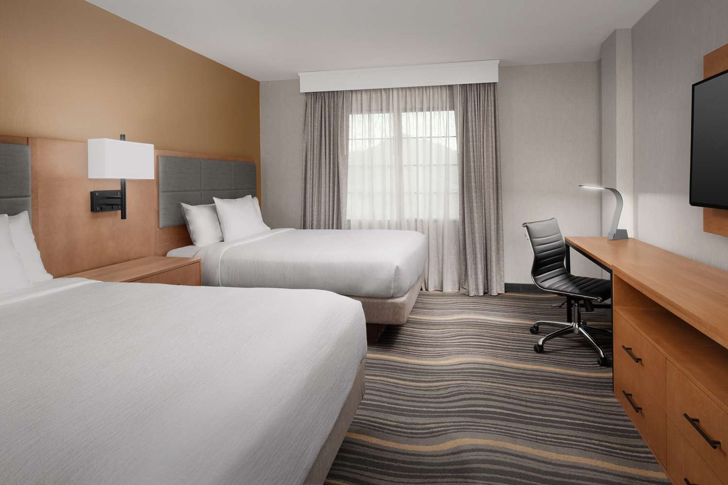 embassy suites la quinta hotel and spa