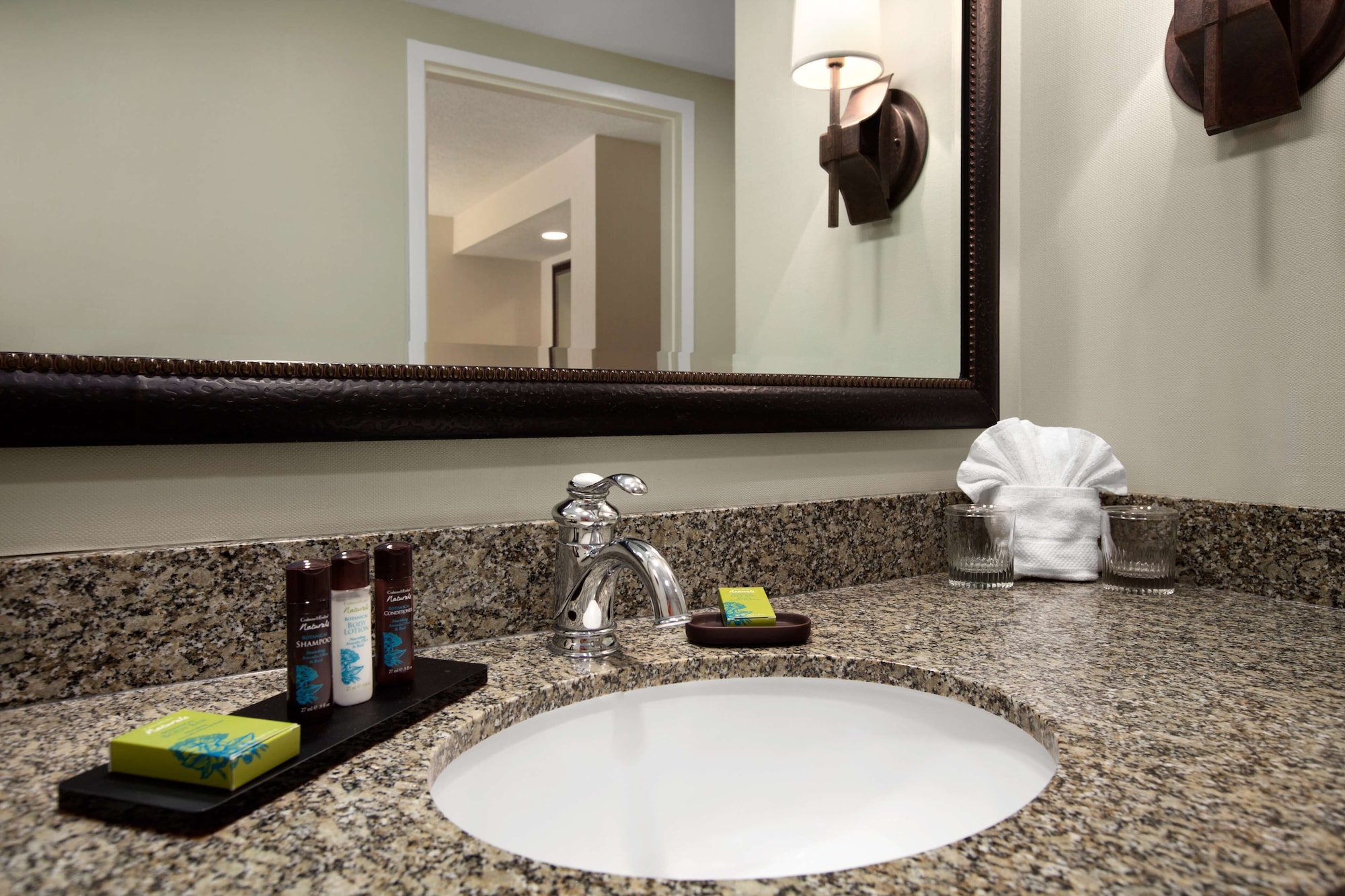 embassy suites la quinta hotel and spa