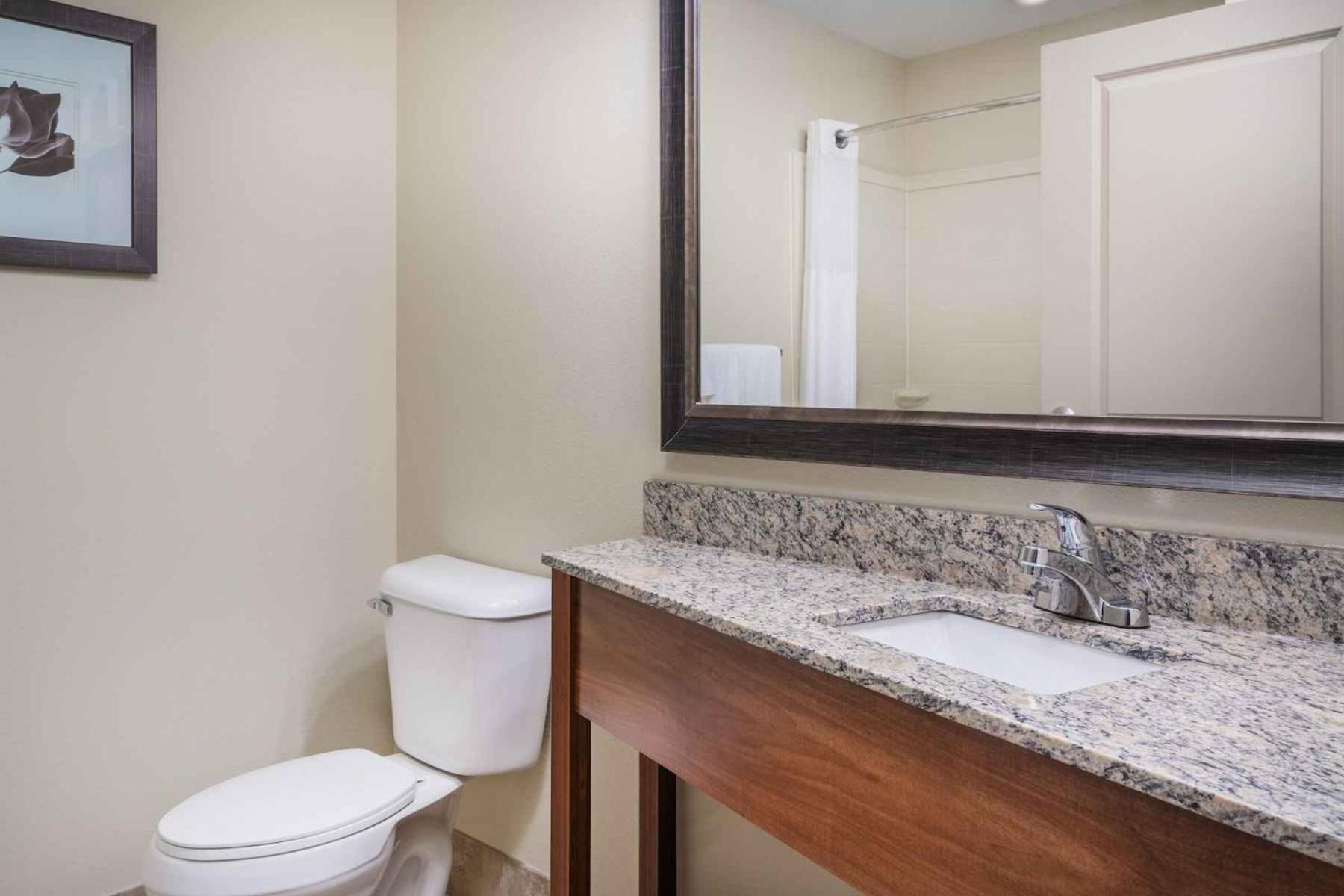 embassy suites la quinta hotel and spa