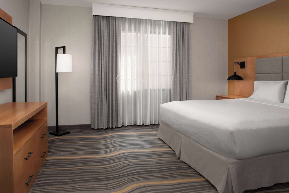 embassy suites la quinta hotel and spa