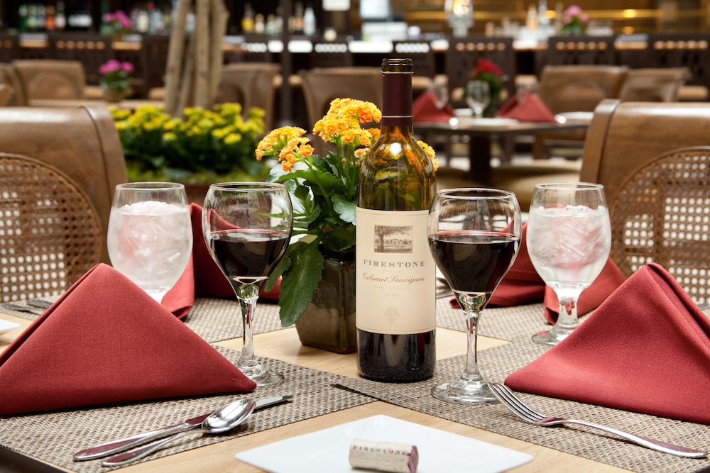 embassy suites la quinta hotel and spa