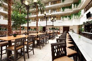 embassy suites la quinta hotel and spa
