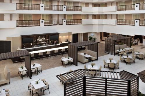 embassy suites la quinta hotel and spa