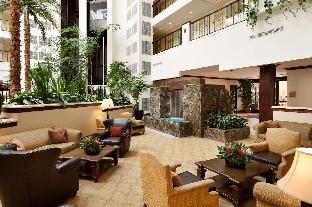 embassy suites la quinta hotel and spa