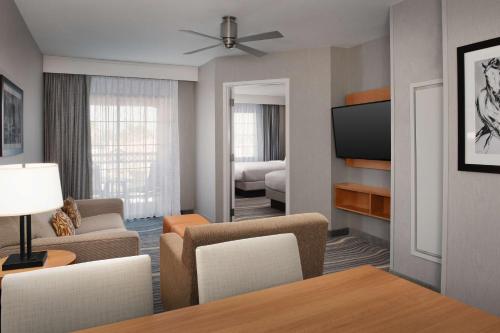 embassy suites la quinta hotel and spa