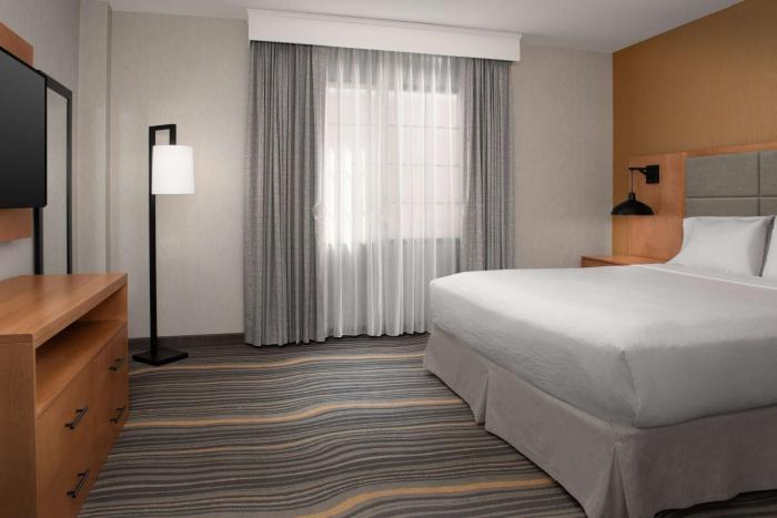 embassy suites la quinta hotel and spa
