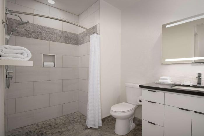 embassy suites la quinta hotel and spa