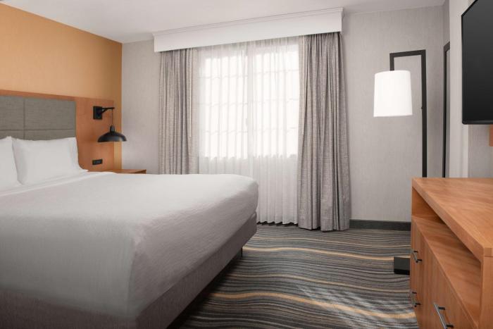 embassy suites la quinta hotel and spa