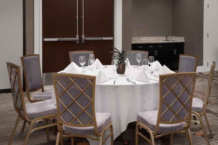 embassy suites la quinta hotel and spa