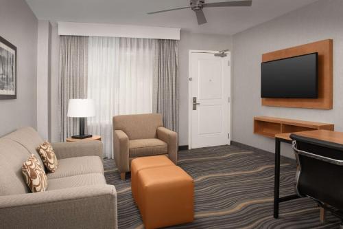 embassy suites la quinta hotel and spa