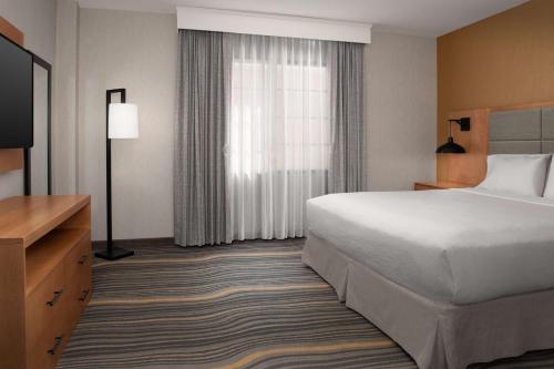 embassy suites la quinta hotel and spa