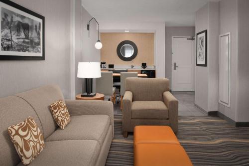 embassy suites la quinta hotel and spa