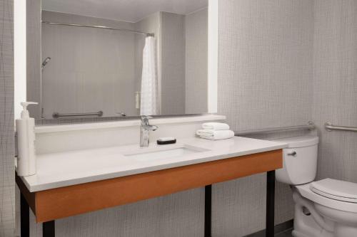 embassy suites la quinta hotel and spa