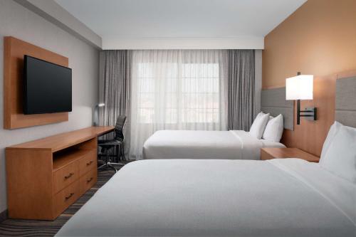 embassy suites la quinta hotel and spa