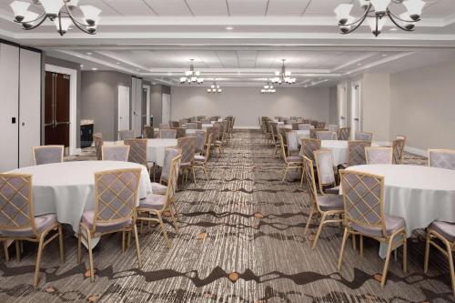 embassy suites la quinta hotel and spa