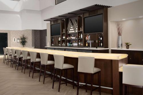embassy suites la quinta hotel and spa