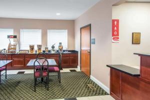 econo lodge harrisburg hershey