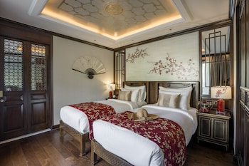 heritage line ylang cruise halong bay and lan ha bay