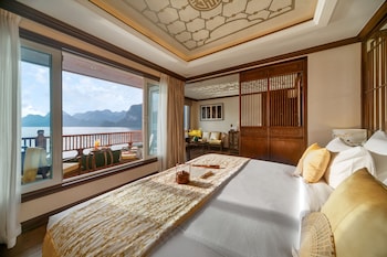 heritage line ylang cruise halong bay and lan ha bay