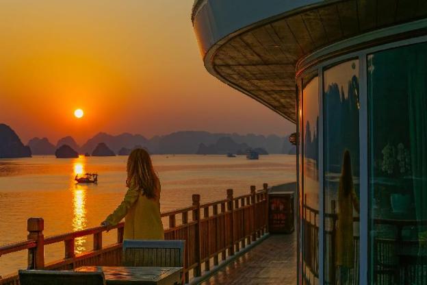 heritage line ylang cruise halong bay and lan ha bay