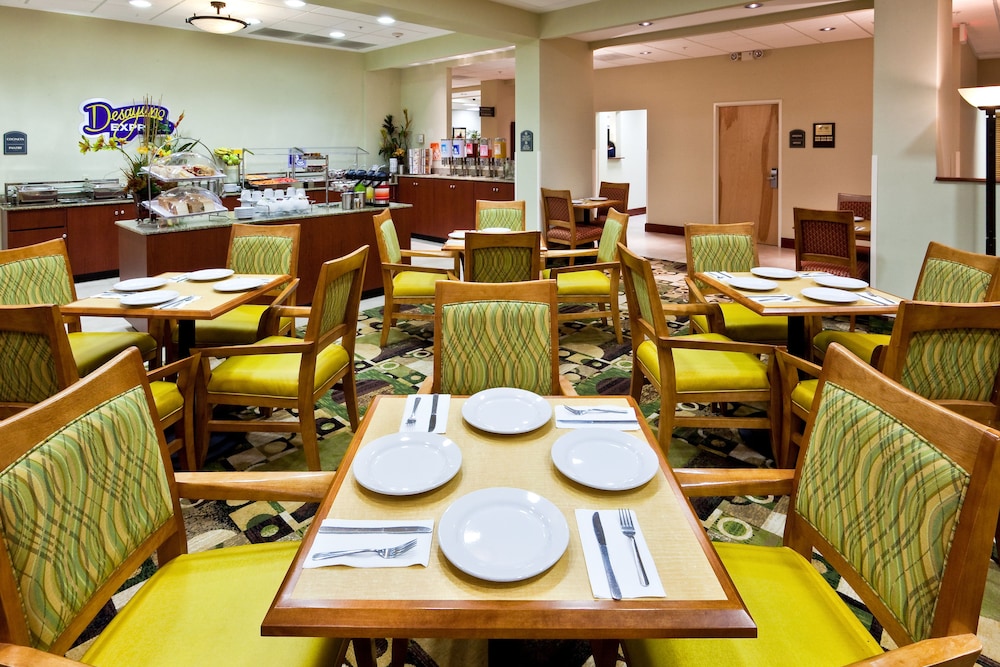 holiday inn express and suites monterrey aeropuerto by ihg